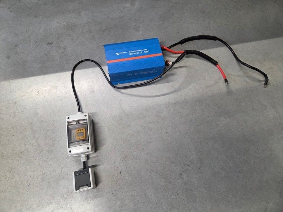 Victron 1200 watt zuivere sinsus omvormer
Werkend op 12 Volt, Ophalen