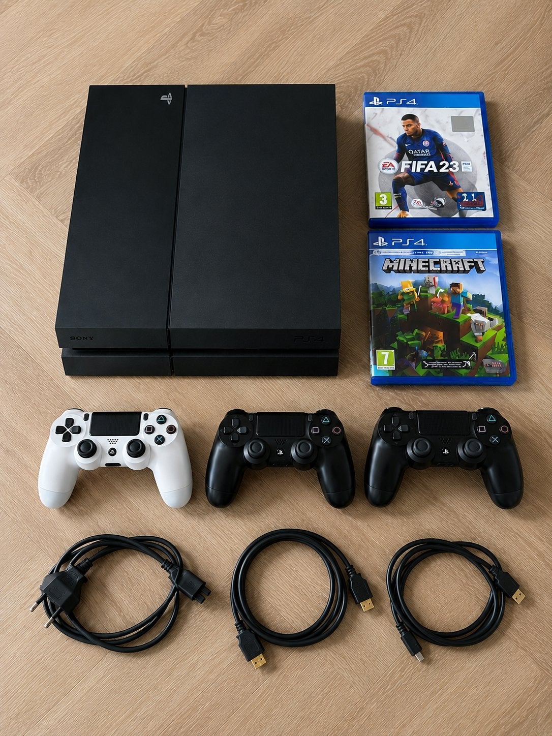 PlayStation 4 met 3 controllers, FIFA 23 en Minecraft, Ophalen, Original, Met 3 controllers of meer, 500 GB