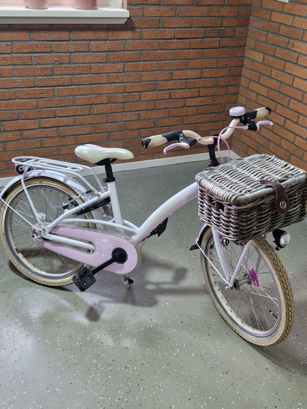 Meisjesfiets 24 inch met mandje en terugtraprem, Ophalen, Terugtraprem, Onbekend, Handrem