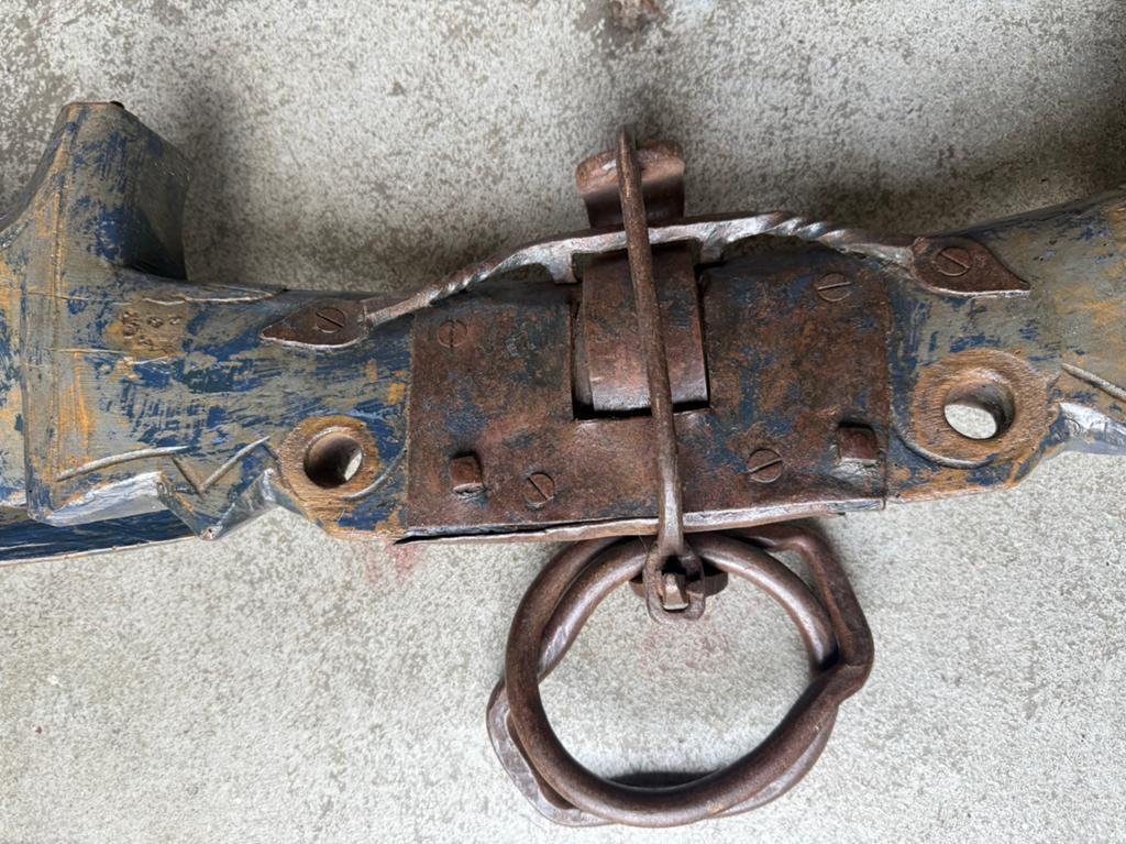 Antiek ossenjuk ijzeren voet blauw, Antiek en Kunst, Ophalen