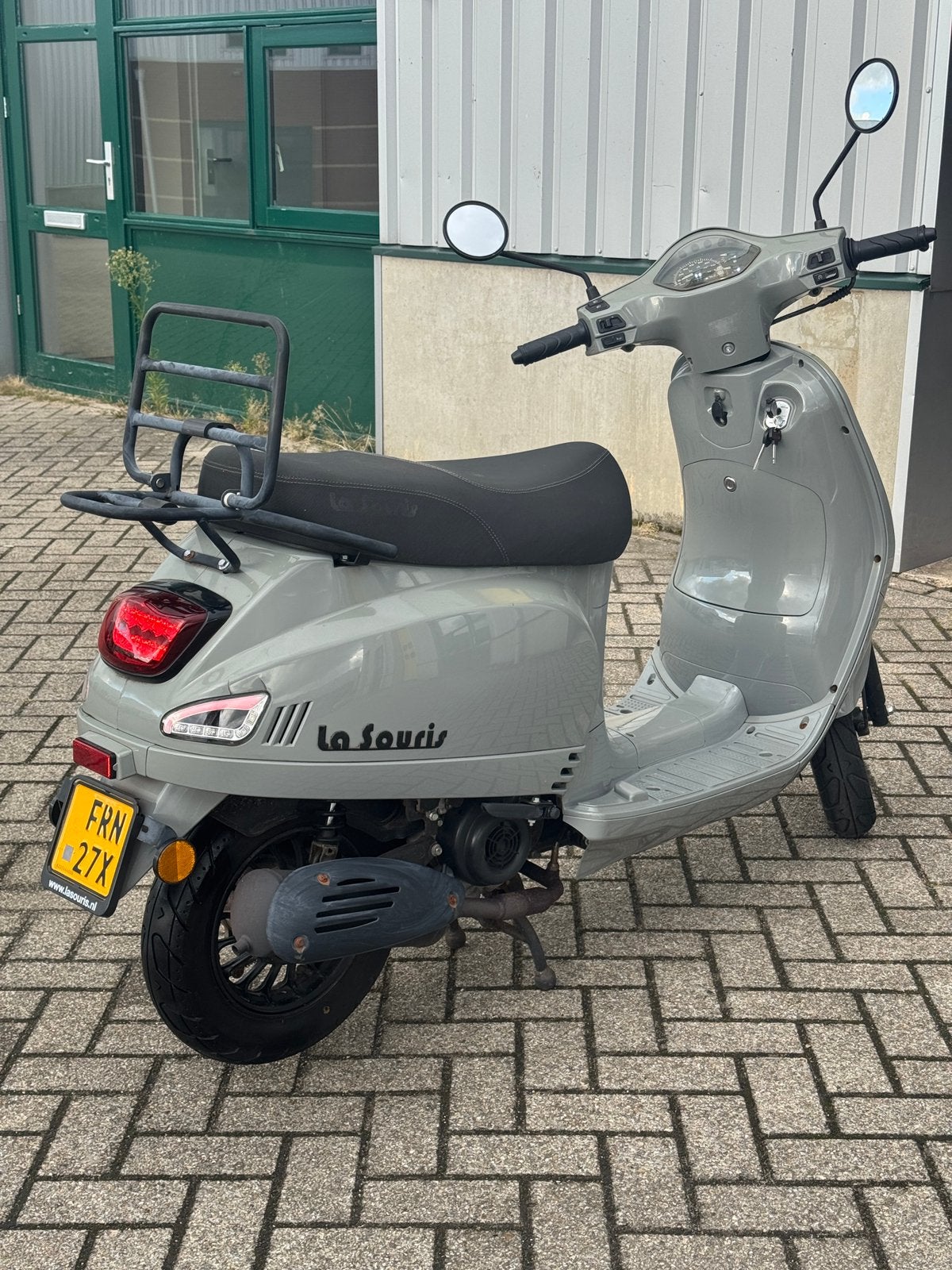 La Souris Sourini R 2024 | Nardo Grey | 1.527 KM | BROM, Overige merken, Ophalen of Verzenden, Zo goed als nieuw, Benzine