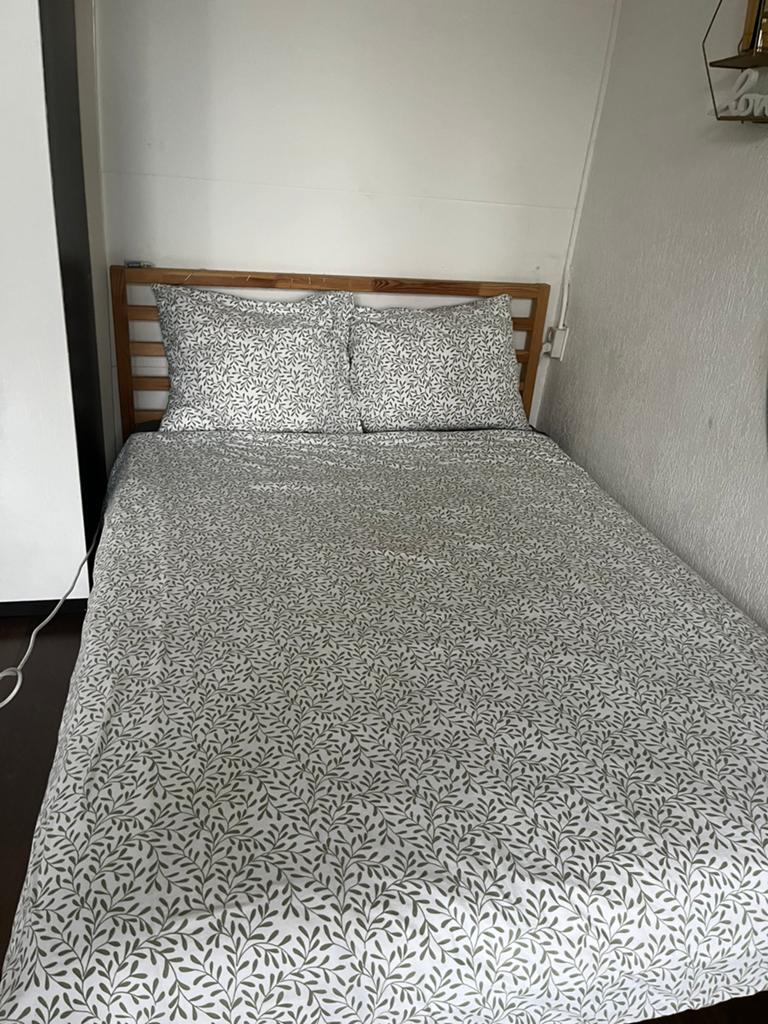 Eenpersoonsbed met 2 kussens, Huis en Inrichting, Slaapkamer | Bedden, Gebruikt, 90 cm, Ophalen of Verzenden, 200 cm