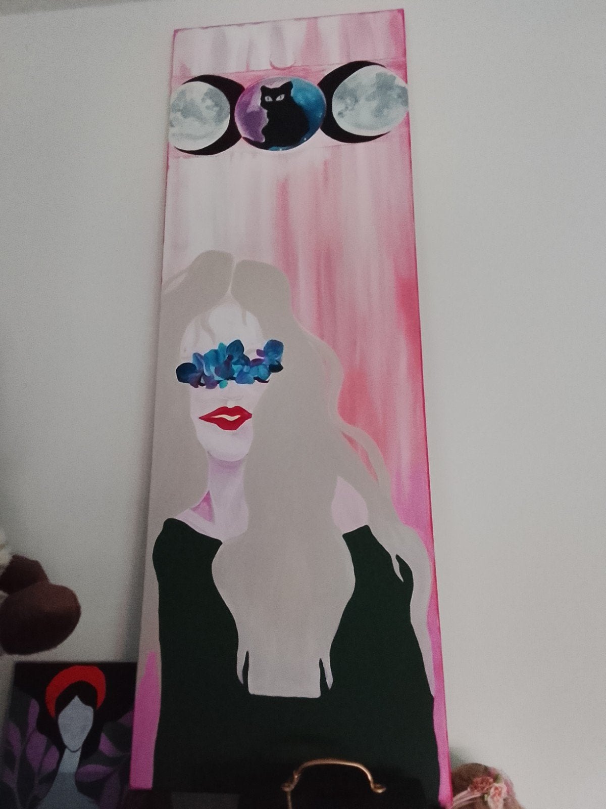 Vrouw met bloemen en drievoudige maan - Handgeschilderd, Antiek en Kunst, Kunst | Schilderijen | Modern, Ophalen, Hout, Handgeschilderd