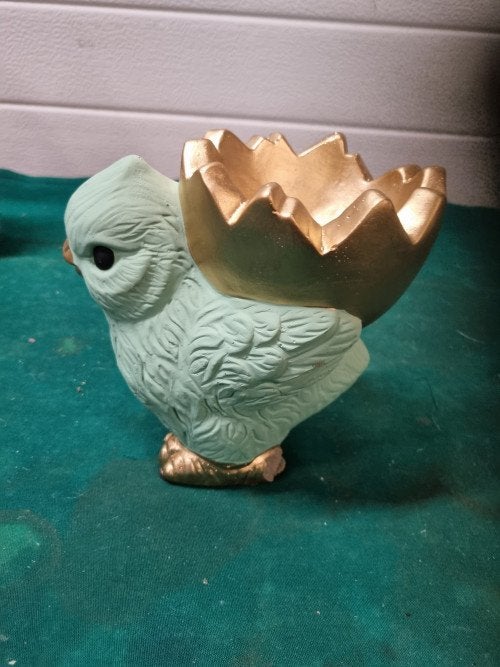 beeld kuiken met gouden eihouder, Verzamelen, Beelden en Beeldjes, Ophalen of Verzenden