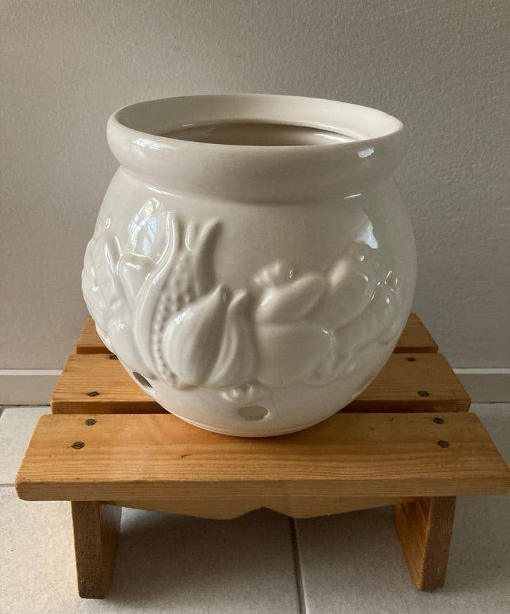 Crèmekleurige uienpot zonder deksel met reliëf, Beige, Gebruikt, Ophalen of Verzenden, Voorraadpot