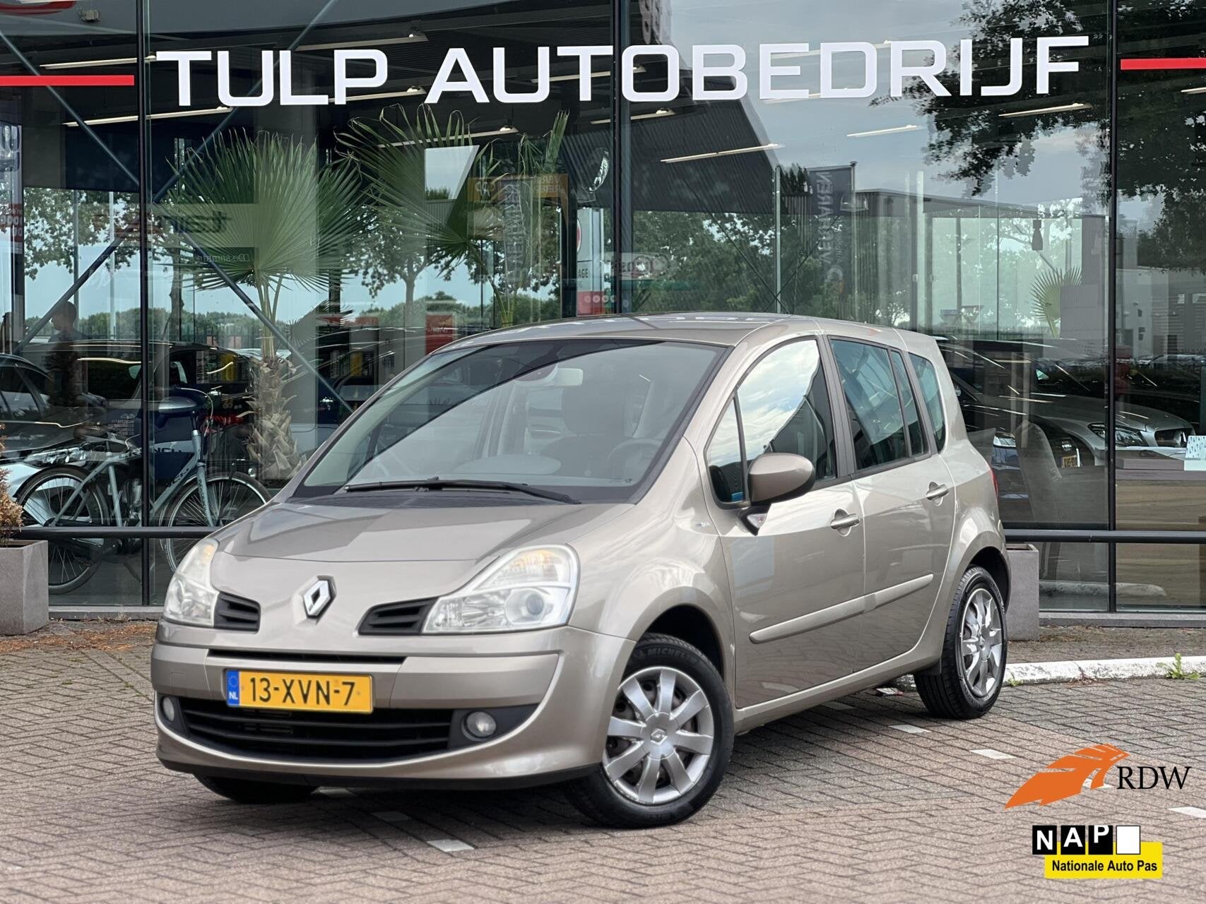Renault Modus 1.2 TCE Night & Day van 1e Eigenaar Dealer NAP, Auto's, Gebruikt, Zwart, 4 cilinders, Bruin