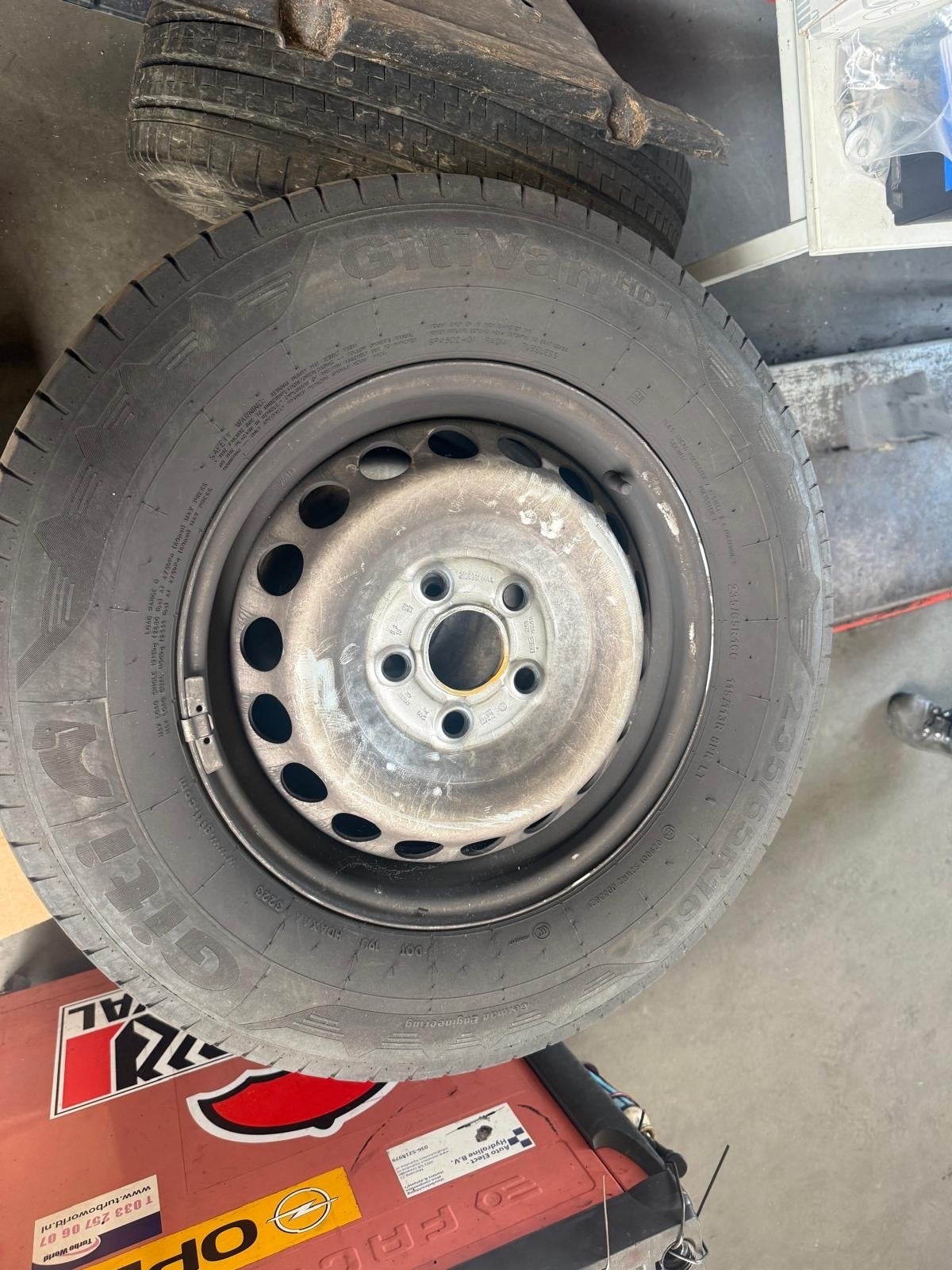 GitiVan Bestelwagenbanden met Velgen - 235/65R16C, Ophalen, 16 inch, Banden en Velgen, 235 mm