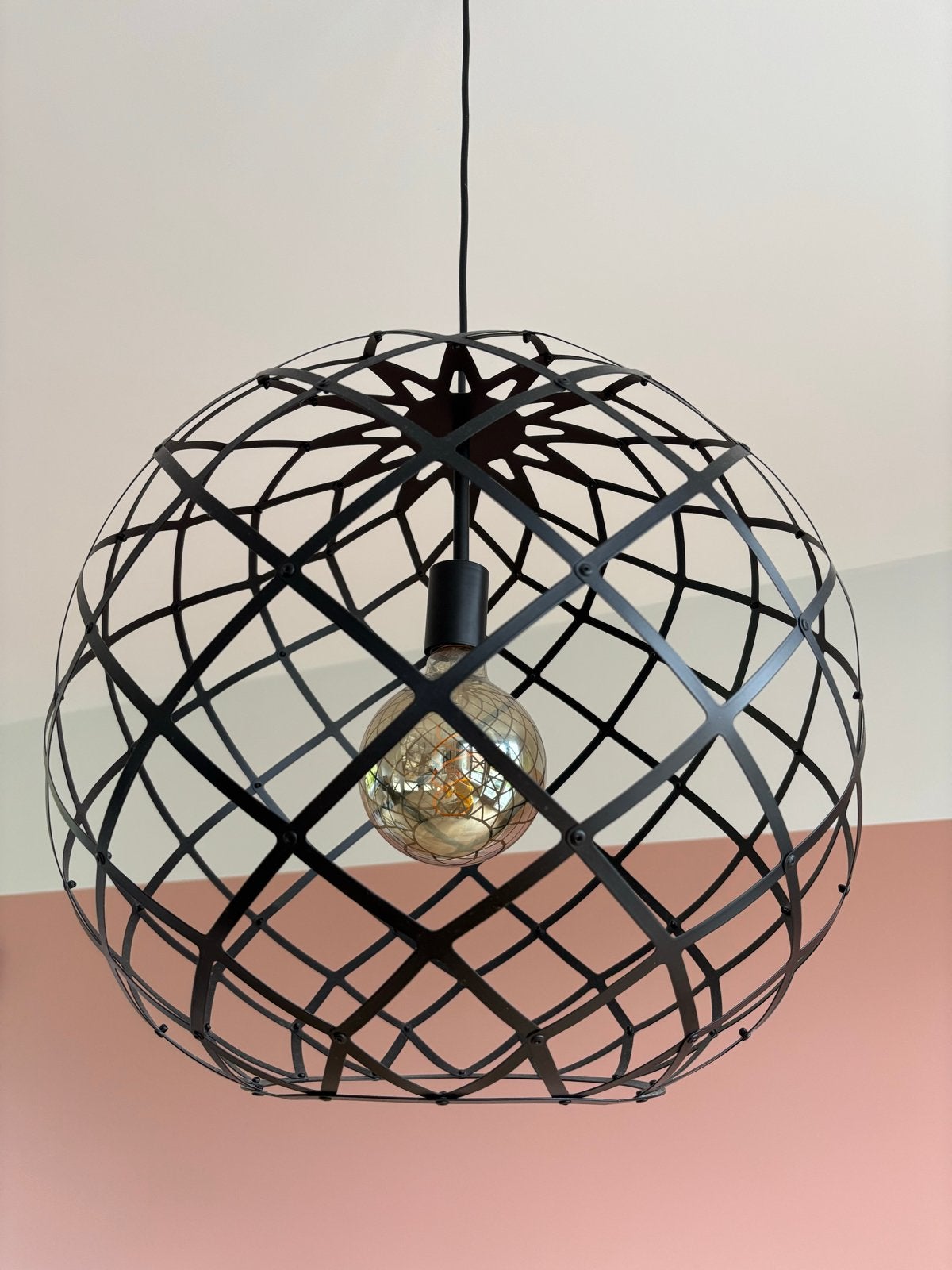 Moderne Zwarte Draadlamp - Bolvormig Design, Huis en Inrichting, Ophalen, Zo goed als nieuw, Metaal, E27 (groot)