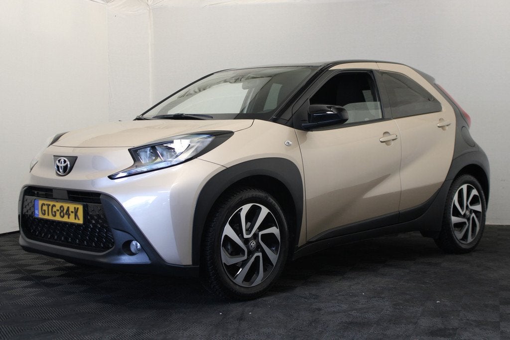 Toyota Aygo X 1.0 VVT-i MT Pulse |Camera|Stoelverw.|, Stof, Gebruikt, Bruin, 4 stoelen