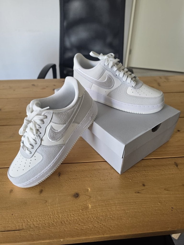 Nike Air Force 1 ’07 LV8 Summit White – Maat 44, Wit, Nike, Nieuw, Ophalen of Verzenden