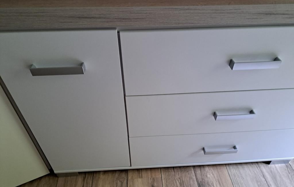 Mooie en stevige baby commode, Ophalen