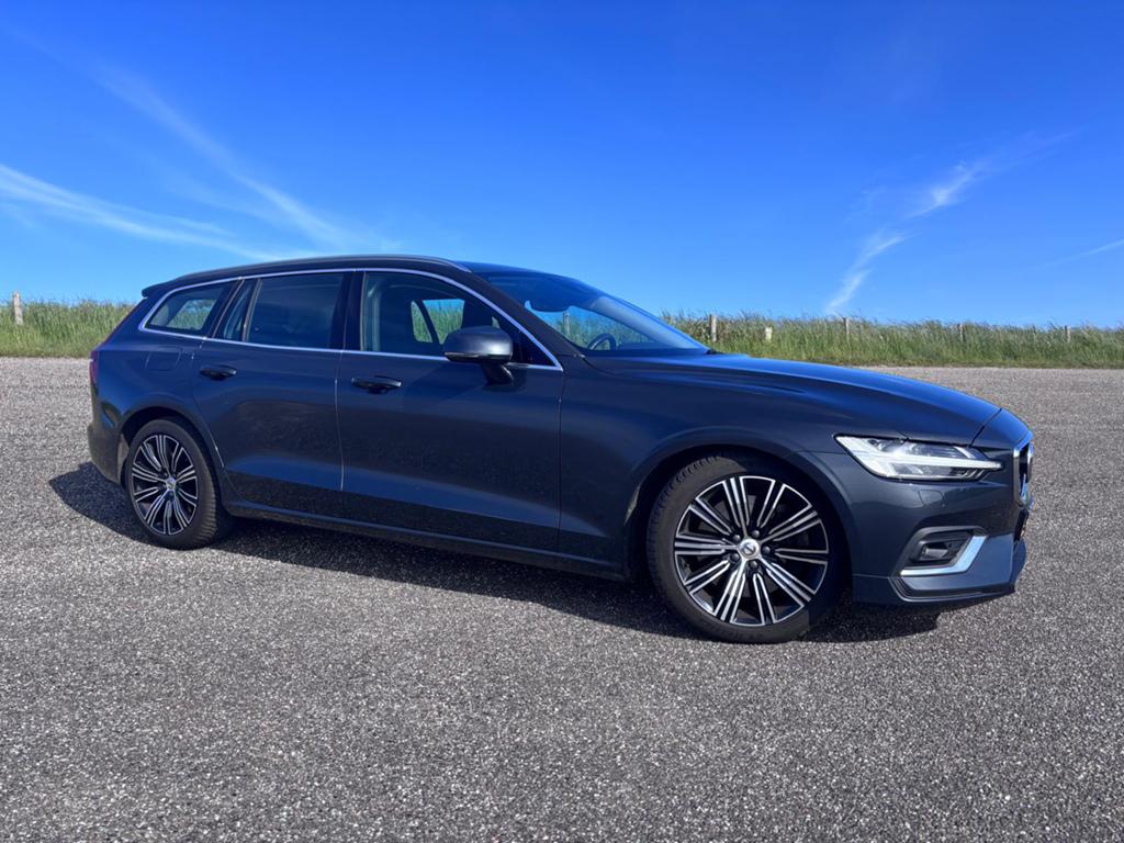 Volvo V60 T5 250pk Geartronic 2019 Grijs, Auto's, Volvo, 4 cilinders, 1969 cc, Particulier, 93 €/maand