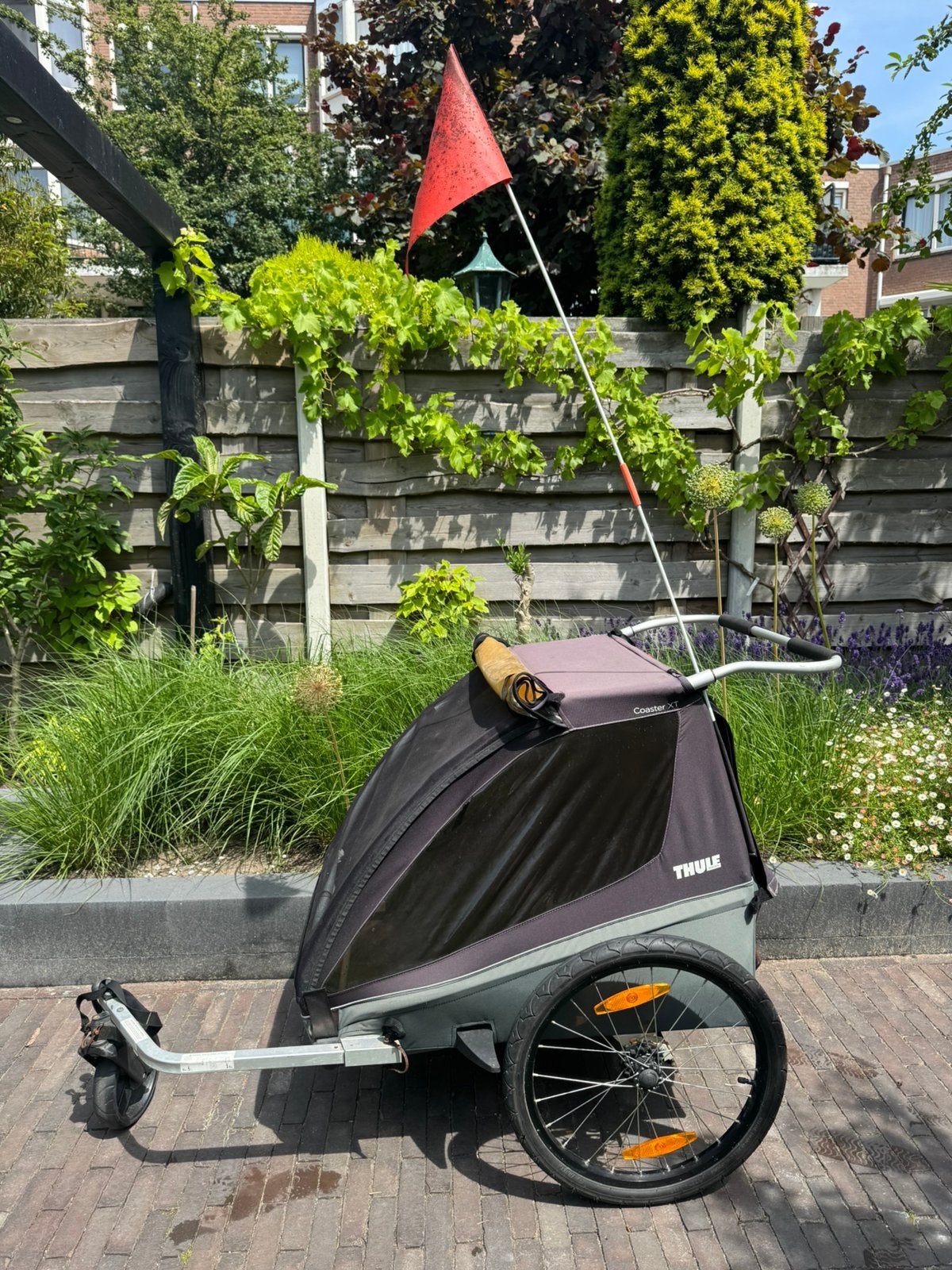 Thule Coaster XT Fietskar Zwart/Grijs, Fietsen en Brommers, Fietsaccessoires | Aanhangers en Karren, Gebruikt, Kinderkar, 40 tot 60 kg