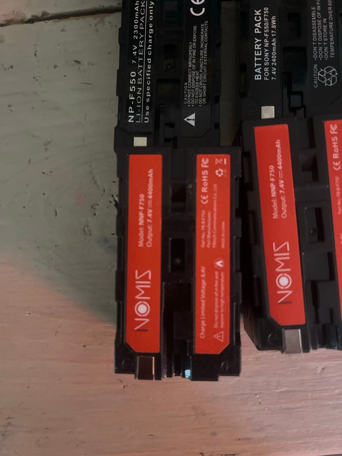 12x NP-F750/NP-F550 accu's + 1 dubbele acculader en 1 enkele, Gebruikt, Inclusief stroomkabel, Overige merken, Ophalen of Verzenden