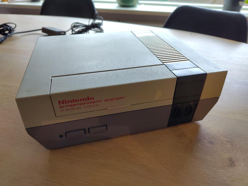 NES Console + 2 controllers, Ophalen of Verzenden, Gebruikt, Met 2 controllers