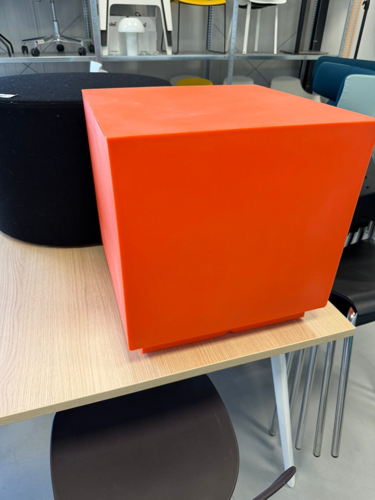 Moderne stoelen, krukken, tafels. Tijdelijke outlet verkoop., Huis en Inrichting, Stoelen, Ophalen, Zo goed als nieuw, Kunststof