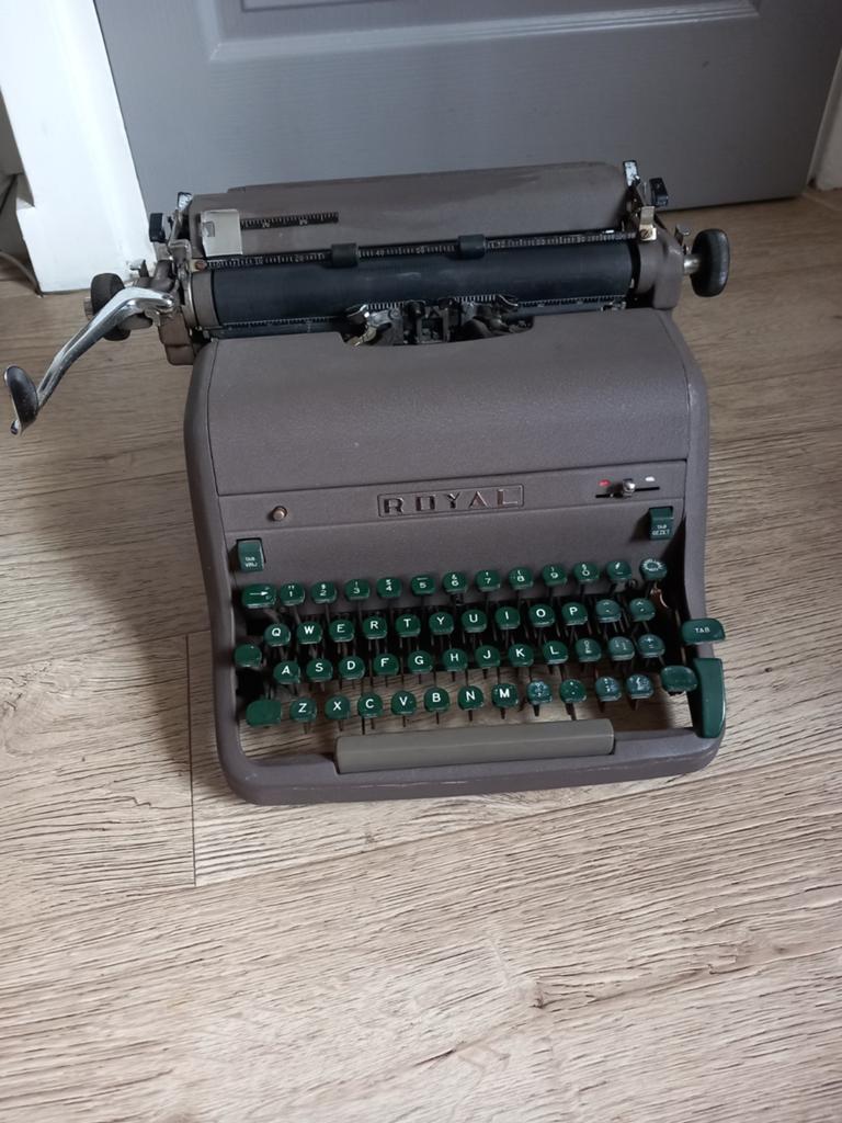 Typemachine merk Royal uit 1951 a 1952, Diversen, Typemachines, Ophalen of Verzenden
