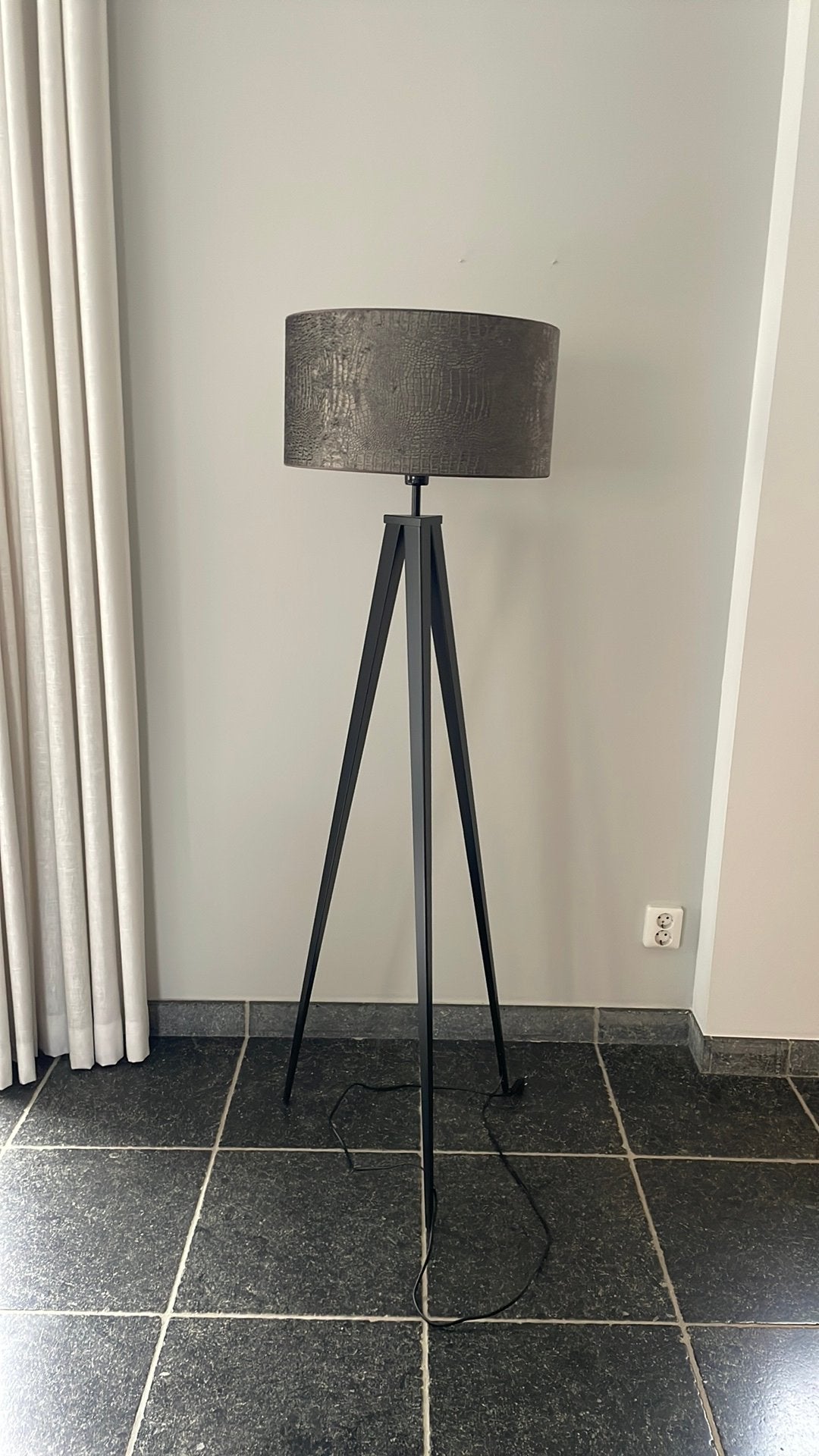 Zwarte vloerlamp, Ophalen, E27 (groot), Zo goed als nieuw, Metaal