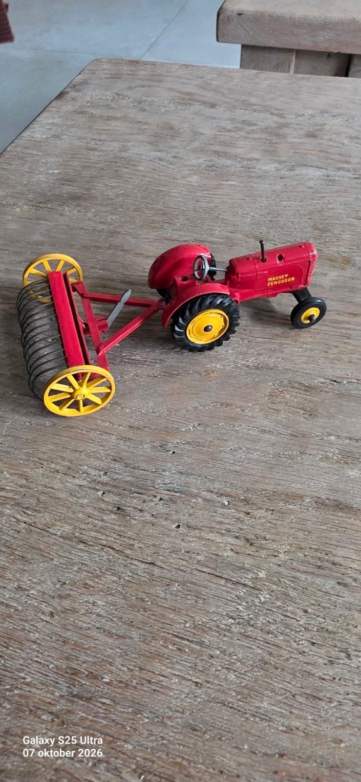 Dinky Toys Massey Ferguson Tractor met Hark - Vintage, Overige merken, Gebruikt, 1:32 tot 1:50, Overige typen
