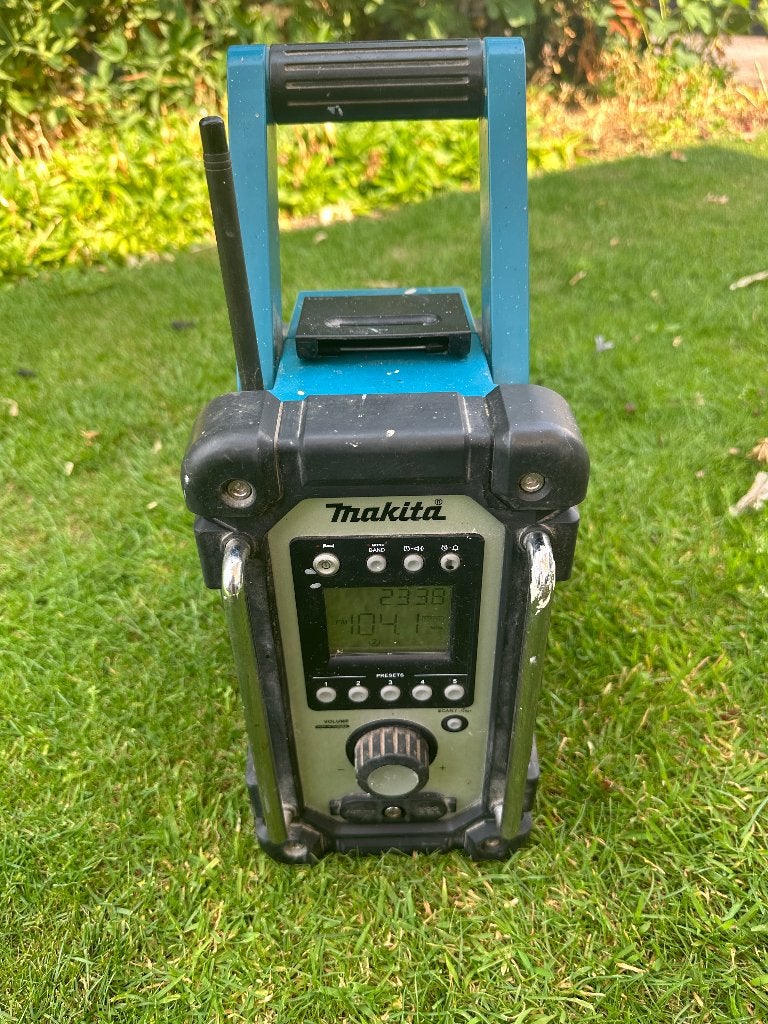 Makita bouwradio DMR 102, Ophalen of Verzenden, Gebruikt, Bouwradio