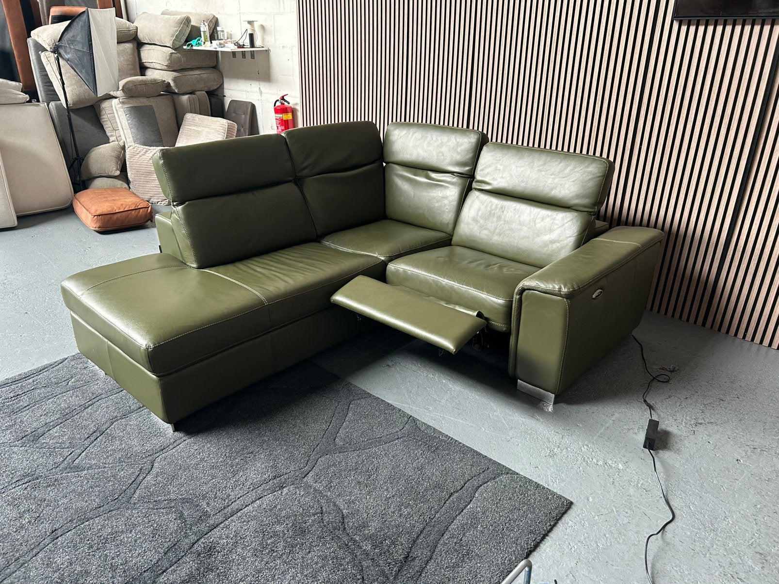 GRATIS LEVERING Chateau D'ax Hoekbank Leer 195X220 GEREINIGD, Huis en Inrichting, Banken | Bankstellen, Chateau d’Ax groen leer