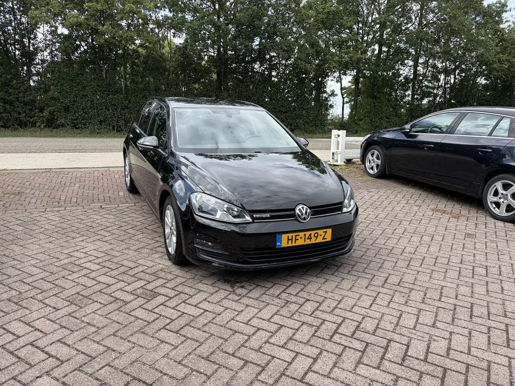 Volkswagen Golf 1.0 TSI Comfortline € 8.444,00, Stof, Gebruikt, Automatische klimaatregeling, Zwart