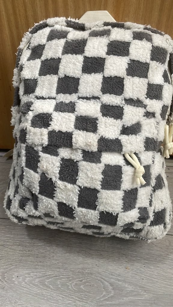Nieuwe Teddy Rugtas | Fluffy Dambord Patroon | Grijs & Wit, Ophalen of Verzenden, Nieuw, Overige merken, 30 tot 45 cm