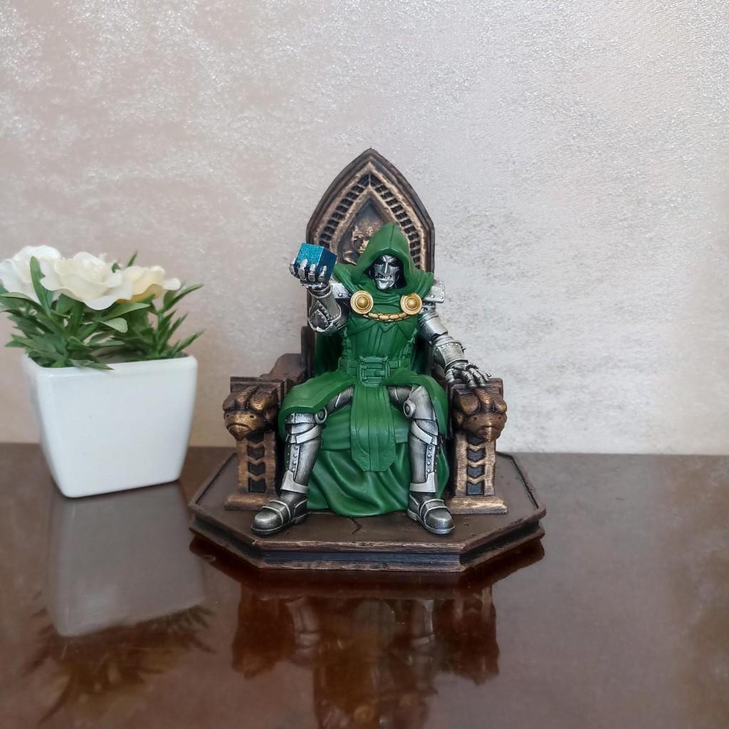 Dr. Doom beeldje. Handgeschilderd, Verzamelen, Beelden en Beeldjes, Nieuw, Fantasy, Ophalen of Verzenden