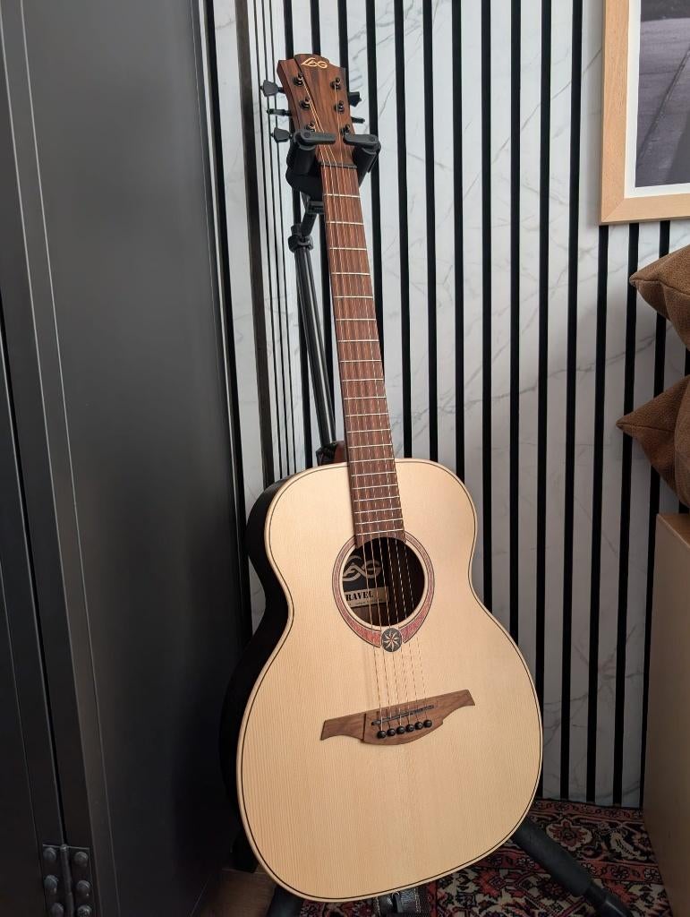 Gitaar LAG, Muziek en Instrumenten, Ophalen, Zo goed als nieuw, Western- of Steelstringgitaar