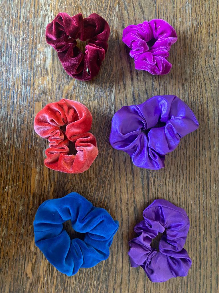 Scrunchie - Haarband - Fluweel - Haarwikkel - Haar wokkel, Ophalen of Verzenden, Zo goed als nieuw, Overige typen