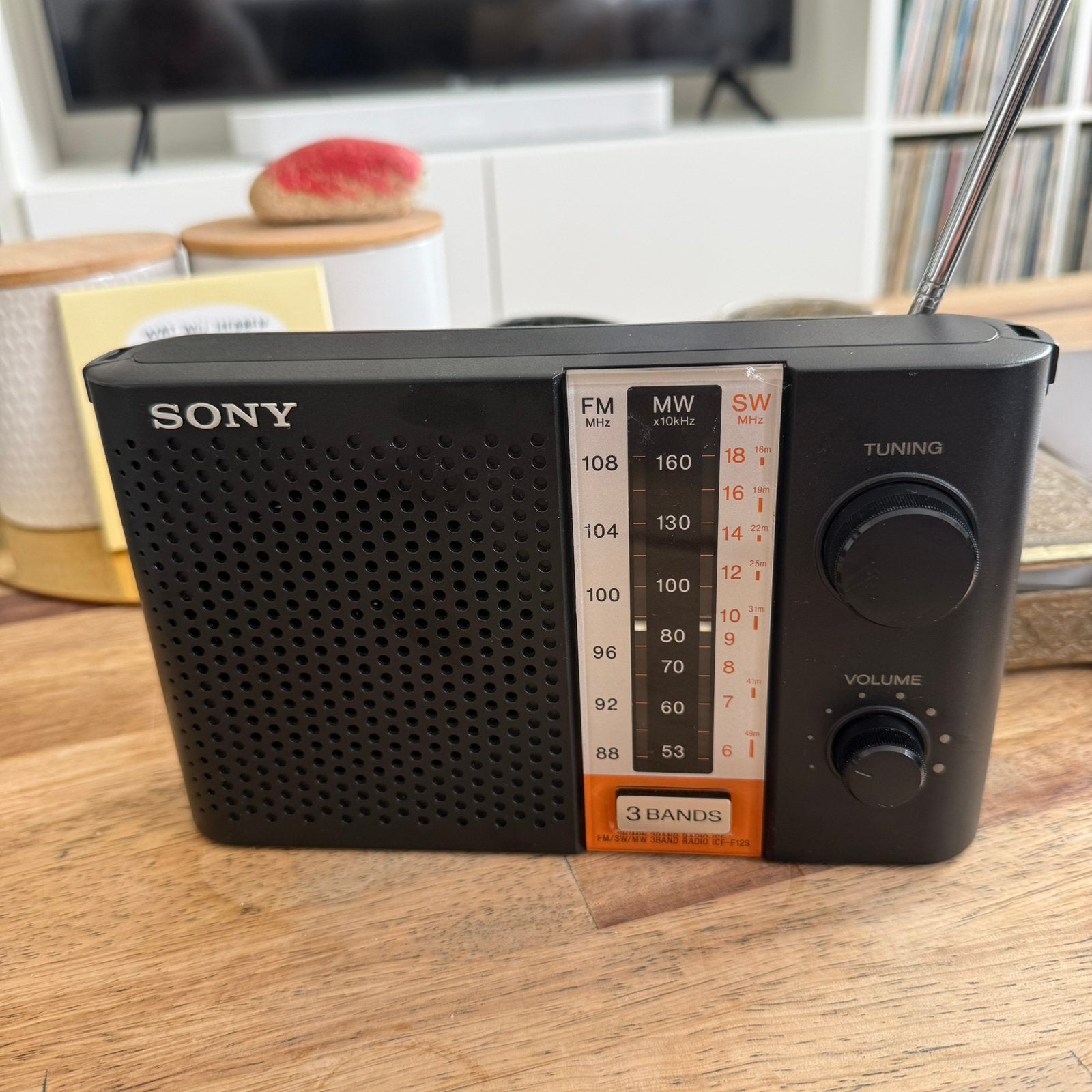 Sony ICF-F12S 3-bands radio FM MW SW – goed werkend en net, Ophalen of Verzenden, Zo goed als nieuw, Transistorradio