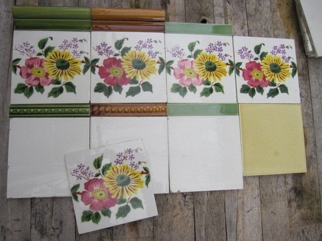 37 stuks antieke wandtegels met vrolijke bloemen 15x15cm, Ophalen