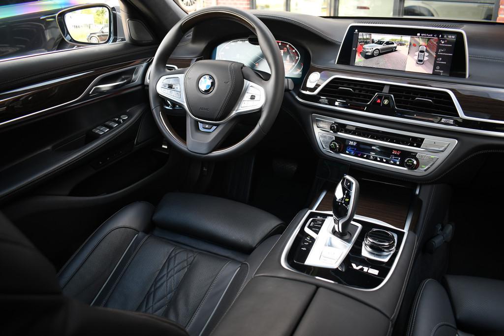 BMW 7 Serie M760Li xDrive 6.6 V12 | Berninagrau | NL-auto |, Auto's, Gebruikt, Bedrijf, Vierwielaandrijving, 6592 cc