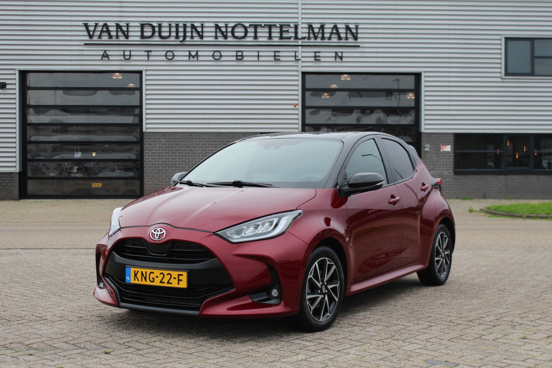 Toyota Yaris 1.5 Hybrid Executive / Bi Tone / Keyless / Carp, 450 kg, Gebruikt, Met garantie (alle), 23 km/l