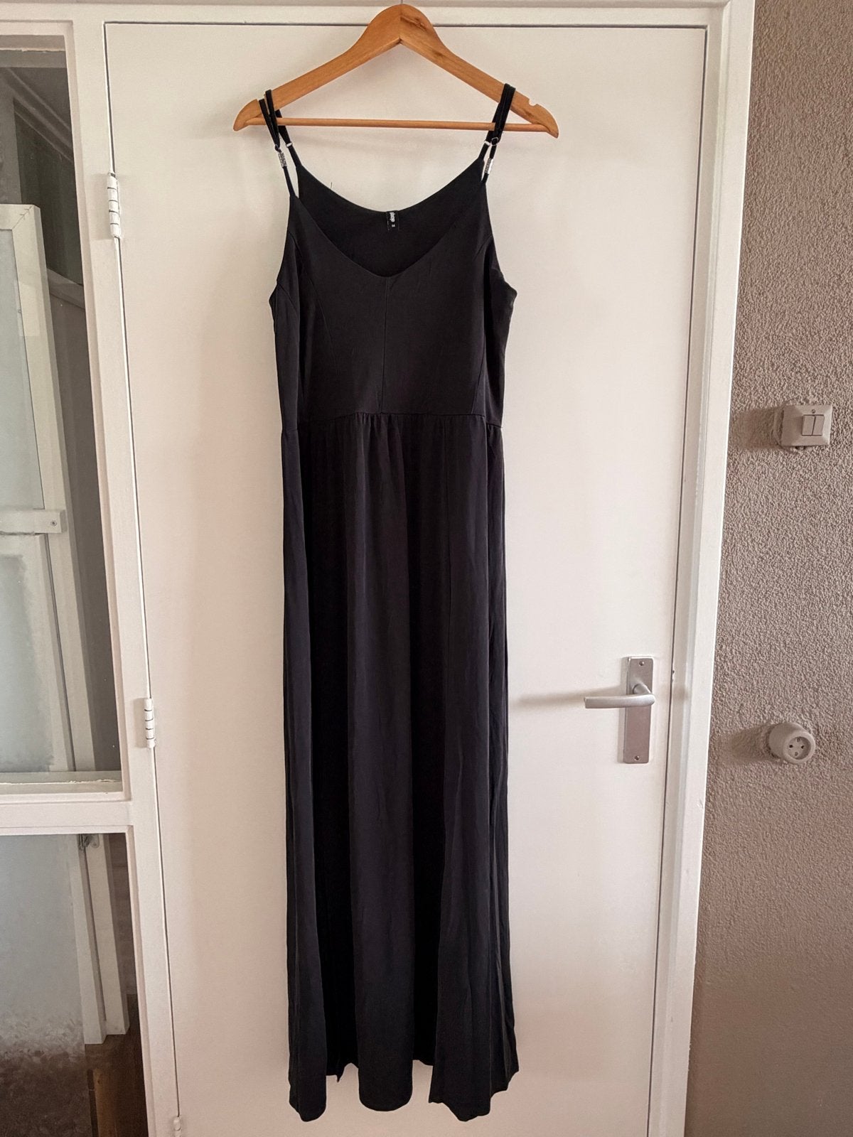 Zwarte maxi jurk met spaghettibandjes - Eksept, Maat 38/40 (M), Zwart, Nieuw, Ophalen of Verzenden