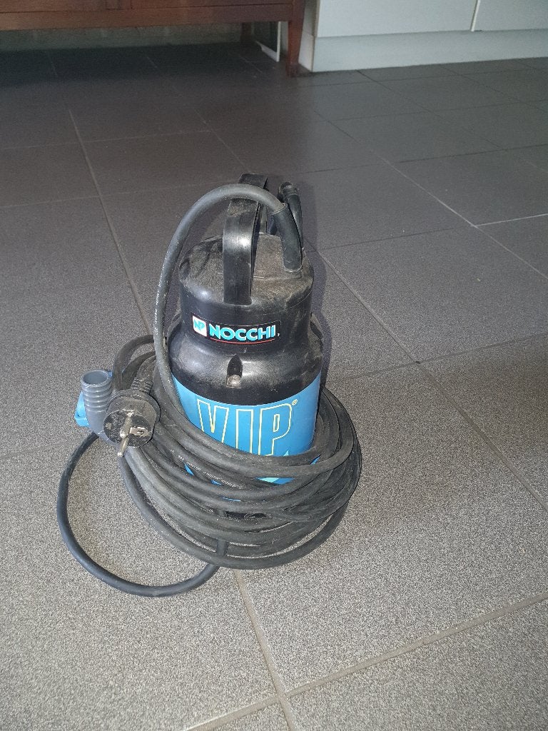 Dompelpomp met slang, Ophalen, Zo goed als nieuw, Elektrisch, Dompelpomp