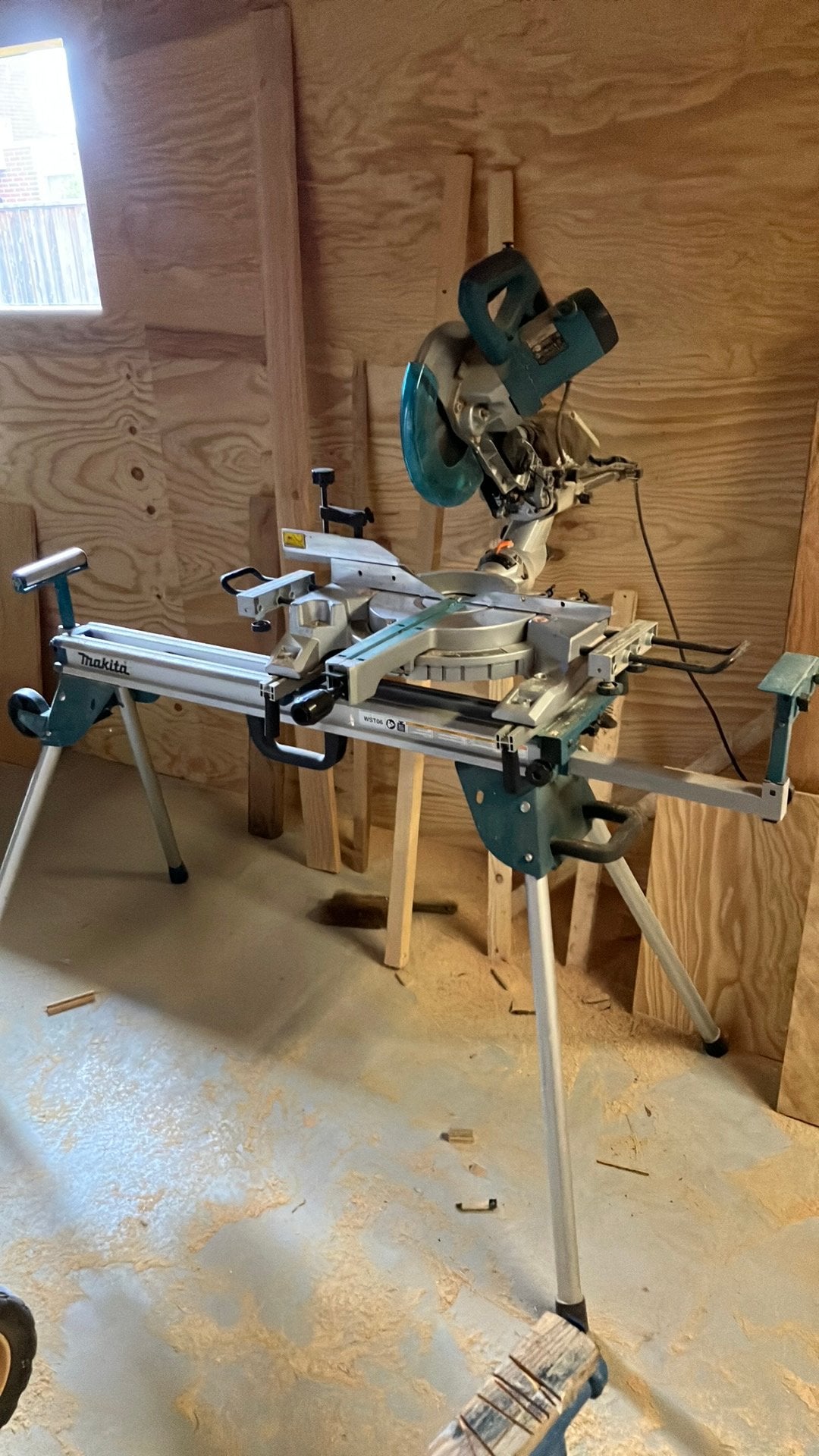 Makita afkortzaag met onderstel. Zgan. 1430w, Ophalen, 70 mm of meer, Zo goed als nieuw, Afkortzaag