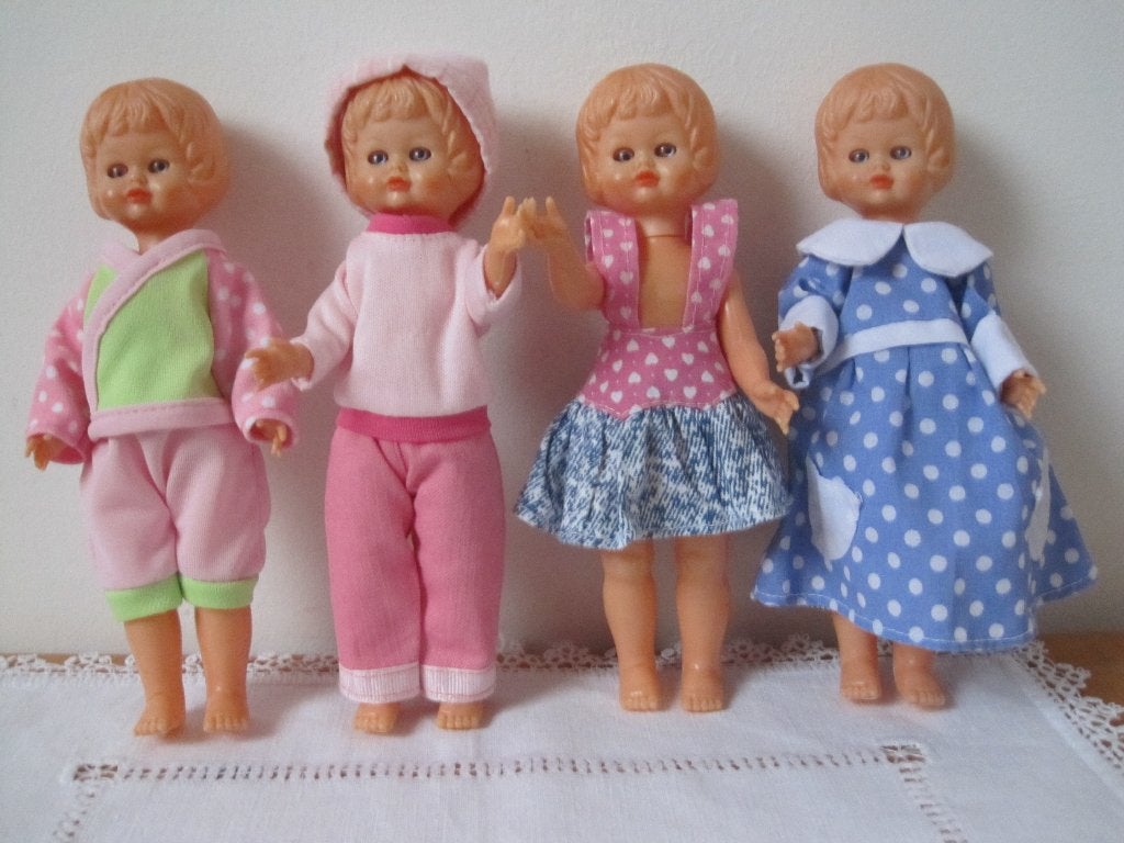 Set van 4 schattige poppen elk met een unieke outfit., Verzamelen, Ophalen of Verzenden, Zo goed als nieuw, Pop