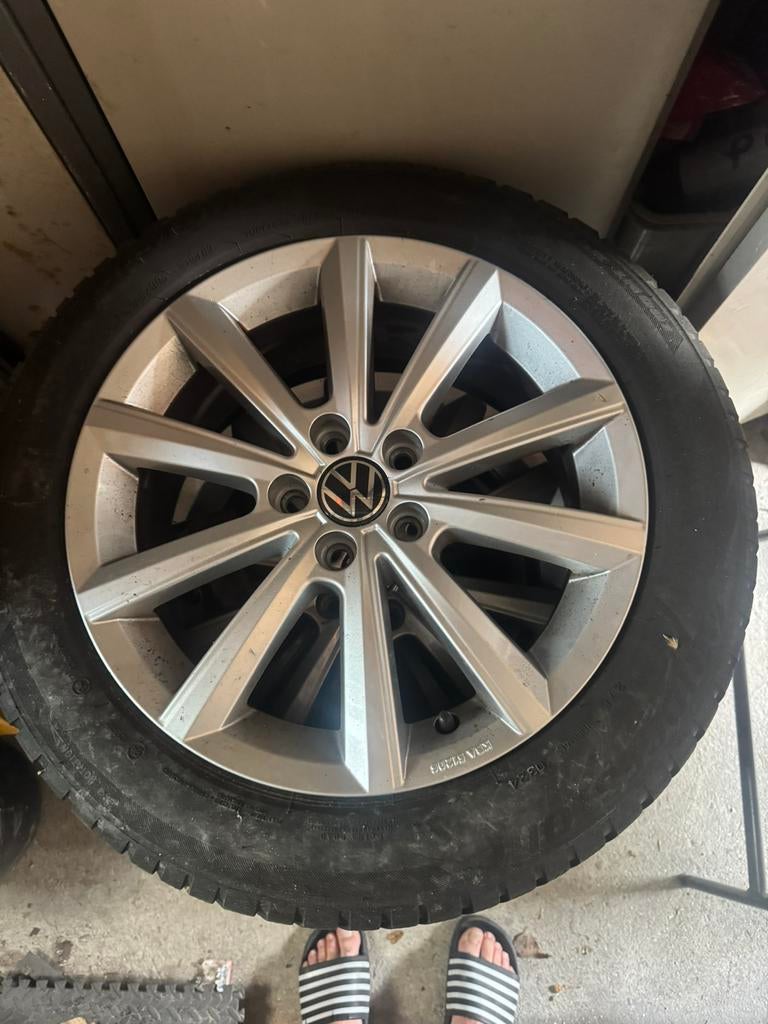 Mooie originele vw polo velgen met goede winterbanden, 15 inch, Banden en Velgen, 185 mm, Winterbanden
