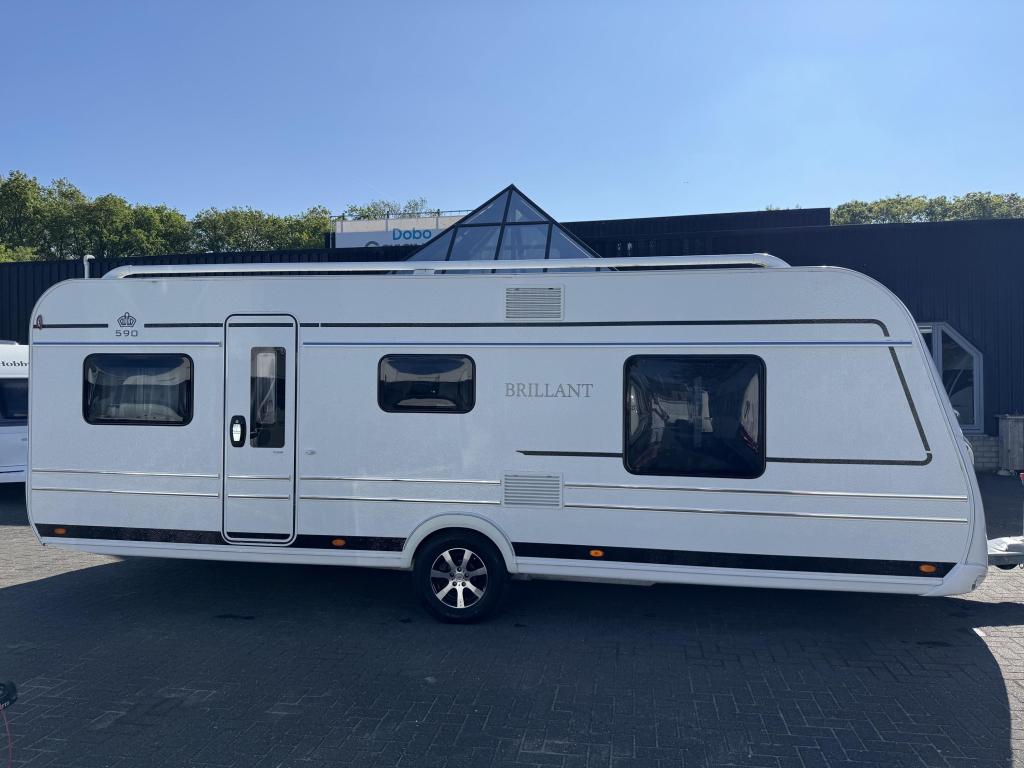 LMC Lord Brillant 590 2022 | Vrijst. queensbed | Voortent, Rondzit, Schokbreker, Bedrijf, 5 tot 6 meter