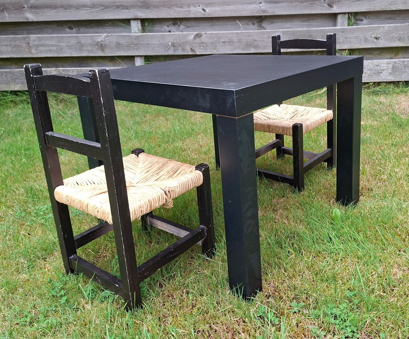 Zwart kindertafeltje met twee stoeltjes, Kinderen en Baby's, Kinderkamer | Tafels en Stoelen, Ophalen, Gebruikt, Tafel(s) en Stoel(en)