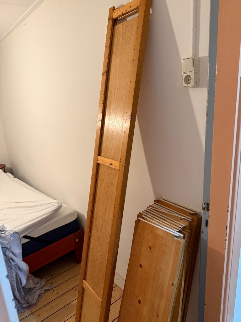 Lundia kast 18 planken en een staander, Ophalen, Gebruikt