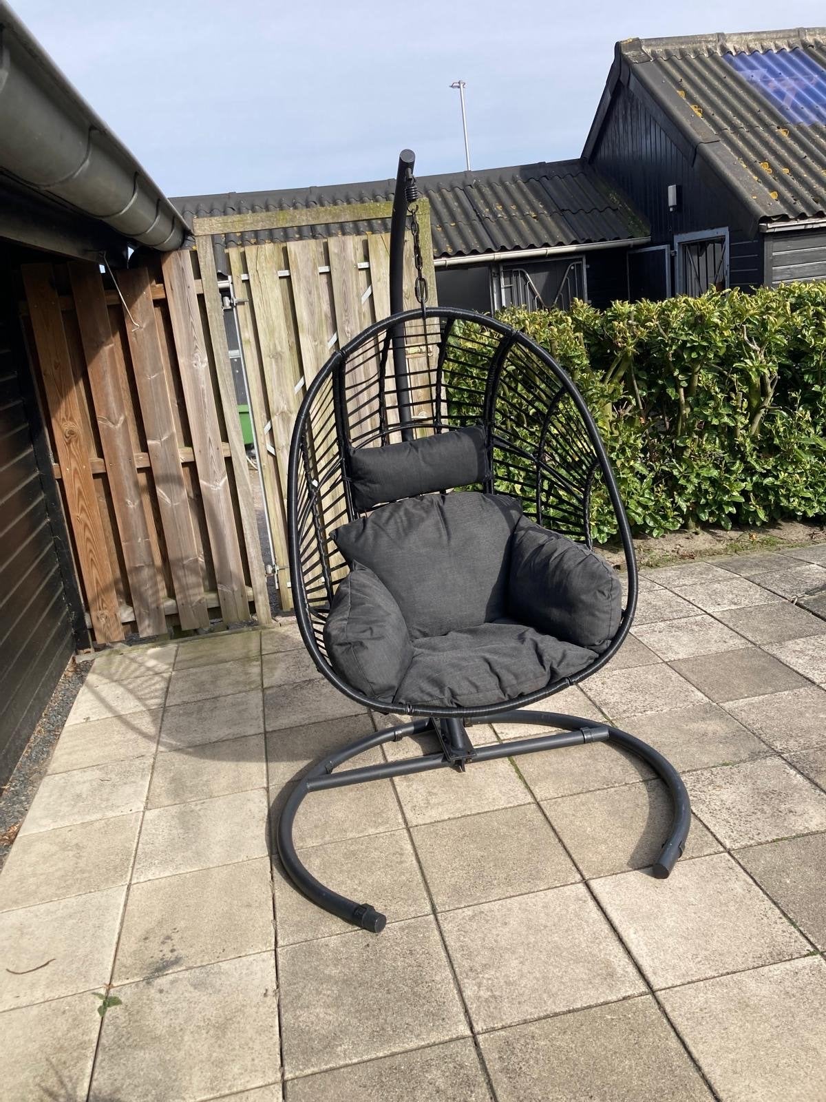 Comfortabele hangstoel met standaard en kussens, Ophalen, Gebruikt, Rotan