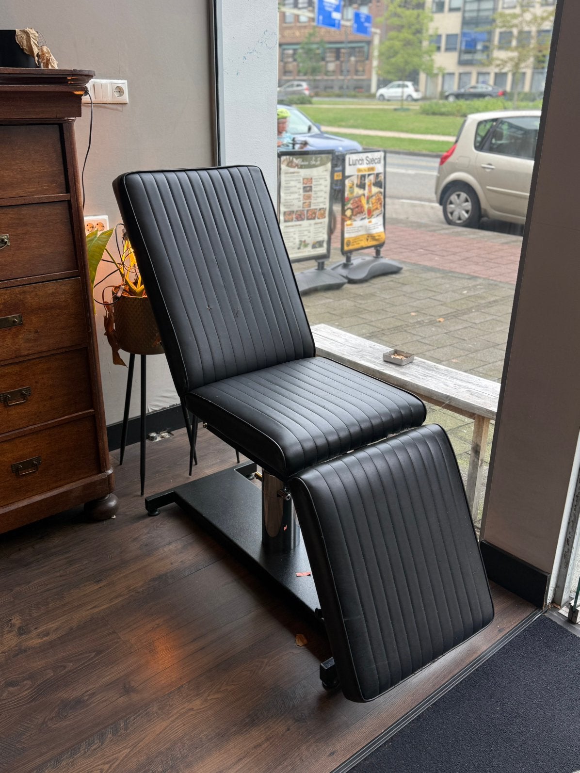 Tattoostoel hybrix v2. Behandelstoel, Huis en Inrichting, Stoelen, Ophalen, Gebruikt, Tattoo stoel, Zwart
