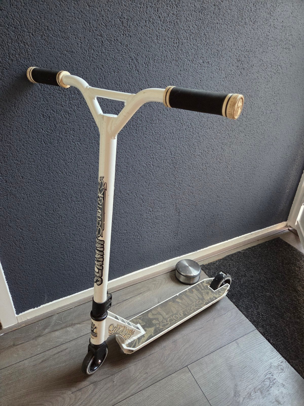 Slamm Scooters Stuntstep - Wit met Camo Deck, Fietsen en Brommers, Steps, Ophalen of Verzenden, Gebruikt, Gewone step, Slamm Scooters
