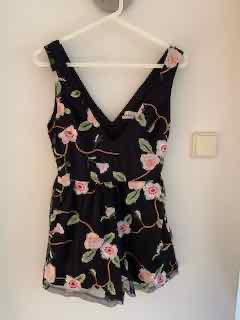 Playsuit met borduursel - Urban Outfitters, Zwart, Ophalen of Verzenden, Zo goed als nieuw, Urban Outfitters