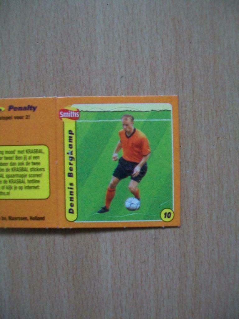 Smiths krasbal voetbal plaatje sticker nr.10 Dennis Bergkamp, Ophalen of Verzenden, Nieuw, Overige binnenlandse clubs, Poster, Plaatje of Sticker