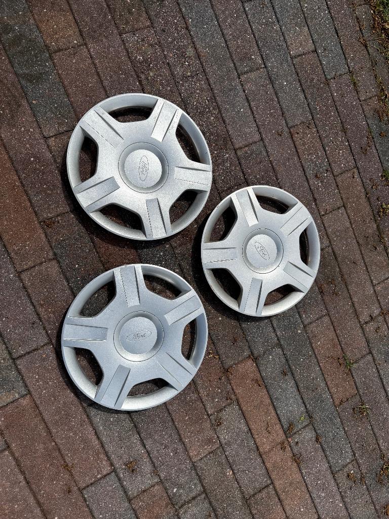 3 wieldoppen Fiesta 4 mk4 1995-1999  14", Ophalen of Verzenden, Gebruikt