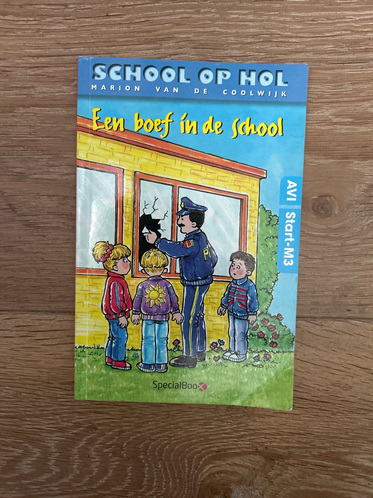 Boek School op hol: Een boef in de school - van de Coolwij, Ophalen of Verzenden, Zo goed als nieuw, Fictie algemeen