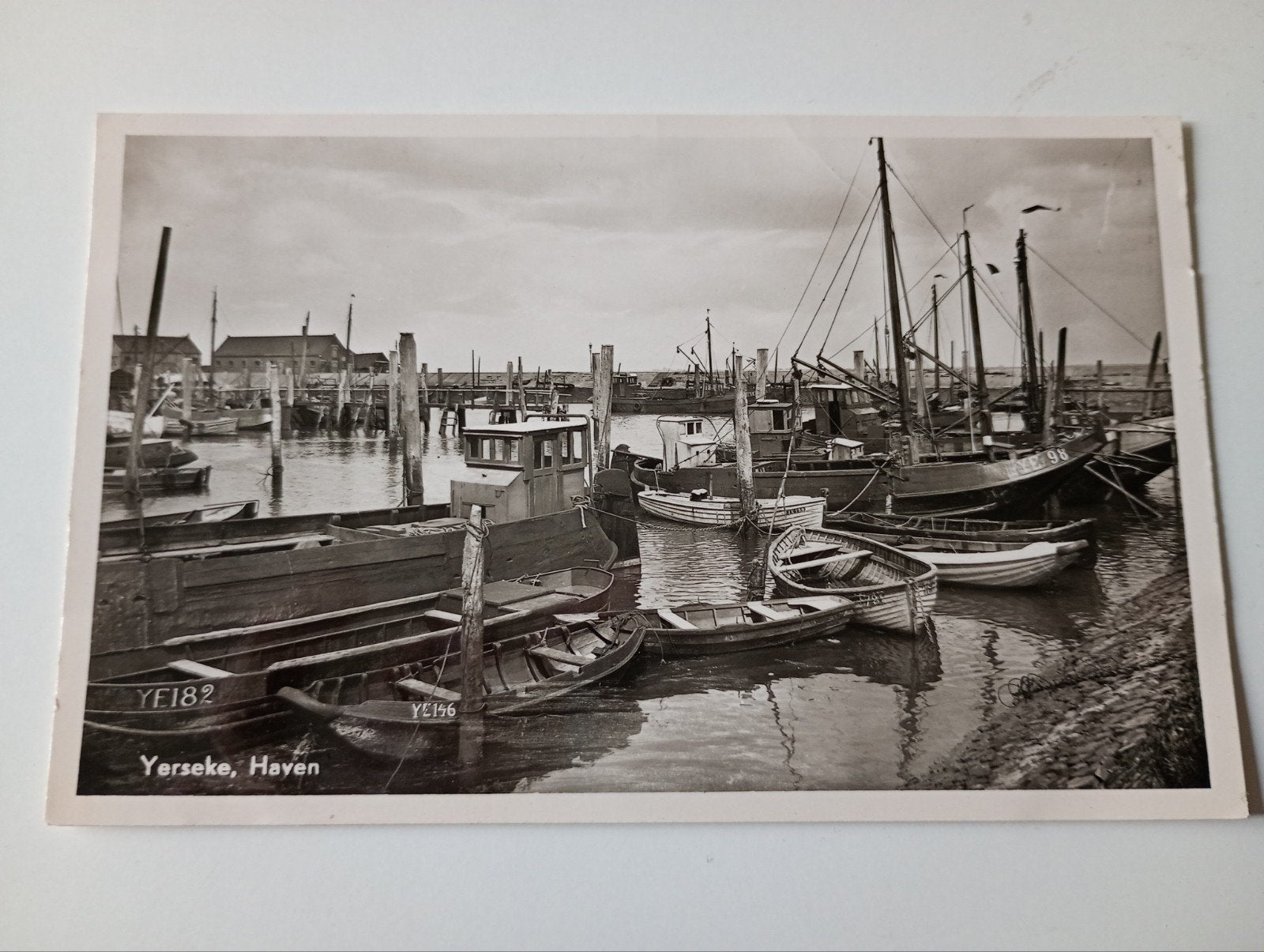 Yerseke Haven met Scheepvaart, Verzamelen, Ophalen of Verzenden, 1940 tot 1960, Ongelopen, Zeeland